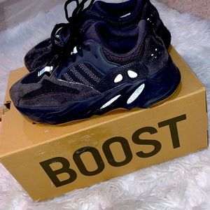 Yeezys 700